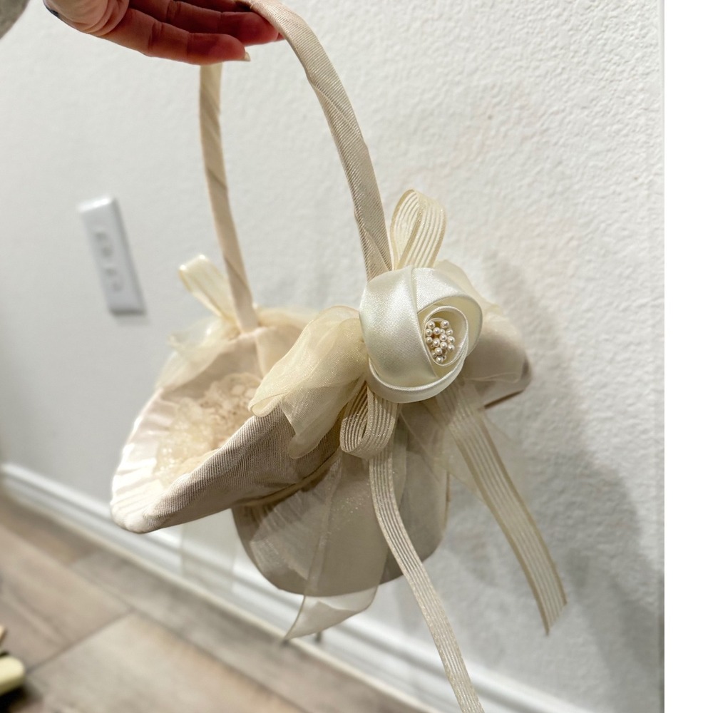 Beverly Clark Collection Vintage Flower Girl Basket Cream Satin Lace Pearl Rose